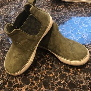Used but great condition toddler boy suede slip on